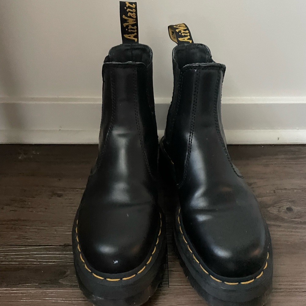 Dr. Martens 2976 Quad Chelsea Boots